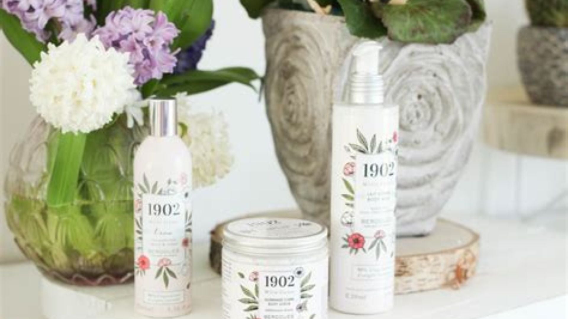 Produits de beauté inspirés des rituels du monde entier, illustrant la diversité des soins Berdoues
